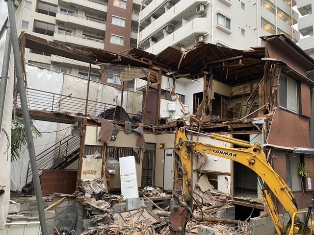 木造２階建てアパート解体工事(神奈川県川崎市高津区二子)　工事中の様子です。